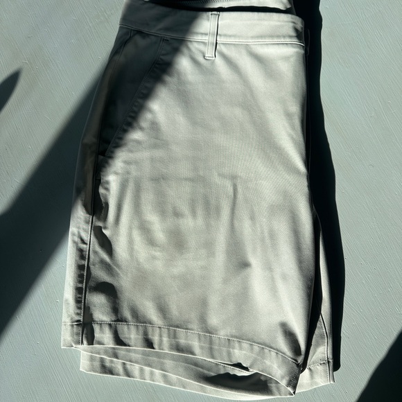 Vuori Meta Short 6” Size 36 Men’s Vapor - Picture 2 of 3